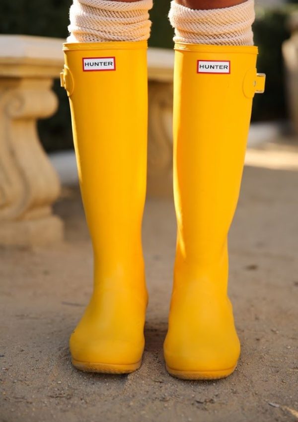 12 Cute Ways To Rock Rain Boots On A Rainy Day